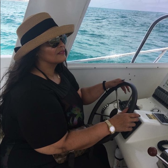 Meet your Posher, Farah - Picture 3 of 13